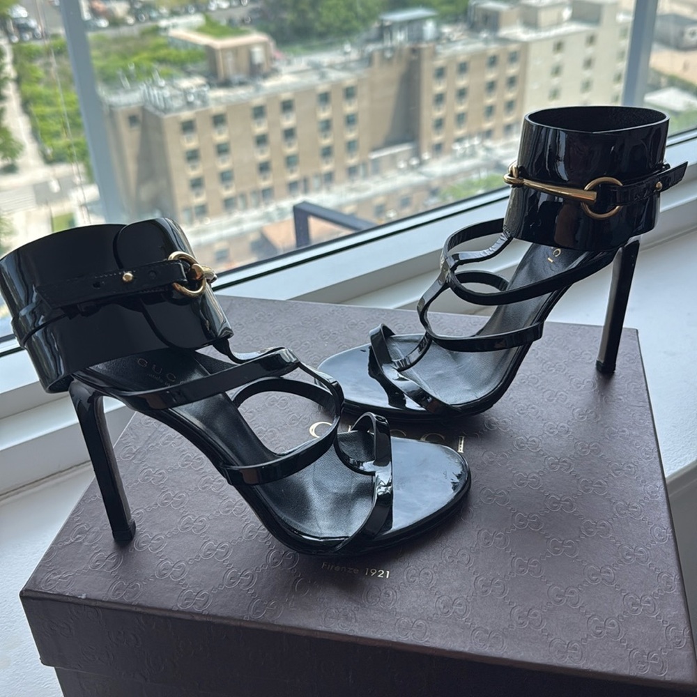 Gucci Ursula sandals 37